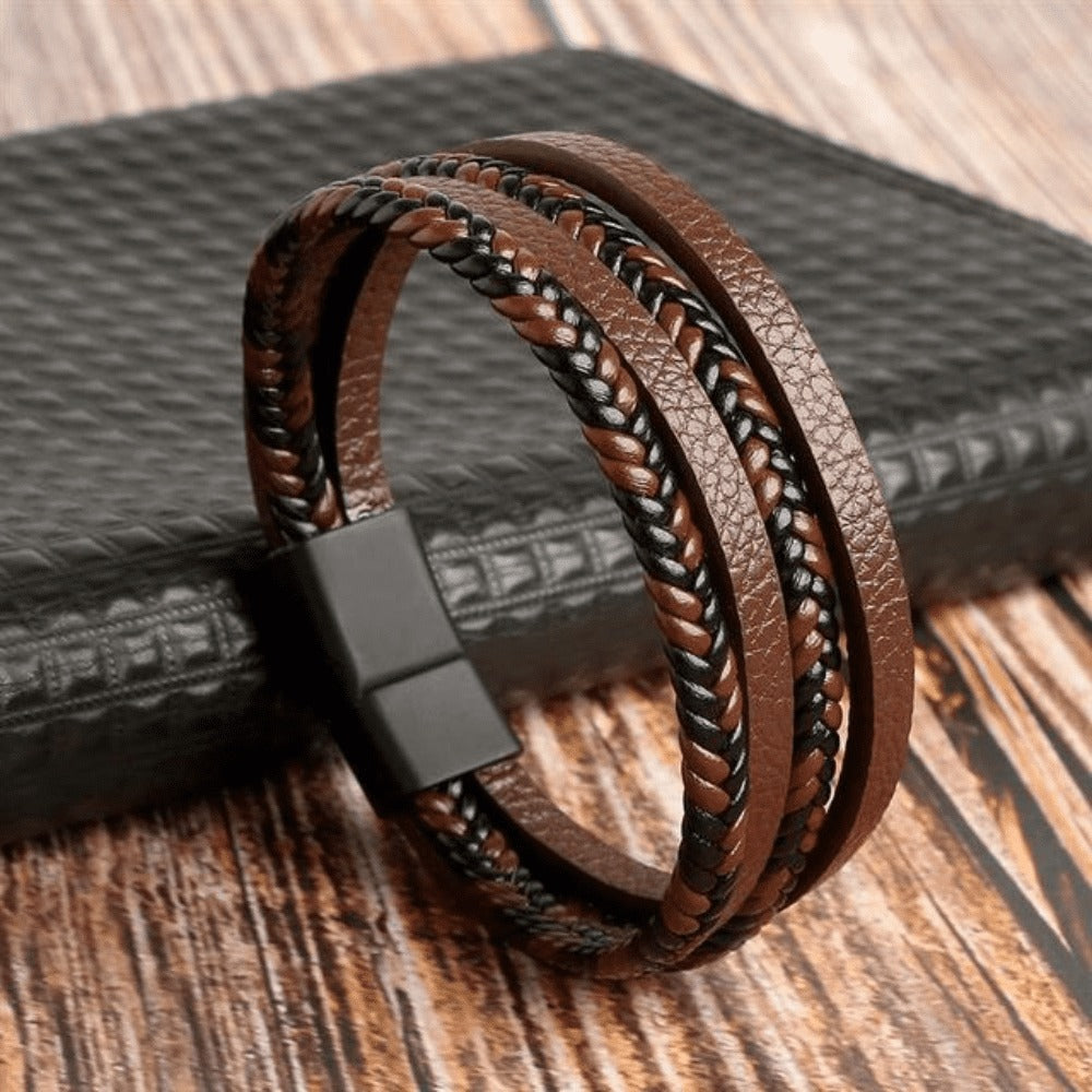 Hochwertiges Lederarmband für Männer - Stilvolles Bling mit Edelsteinen und Charms
